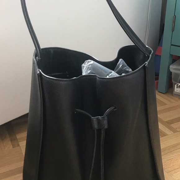 Sold! Large bucket bag - Picture 2 of 5