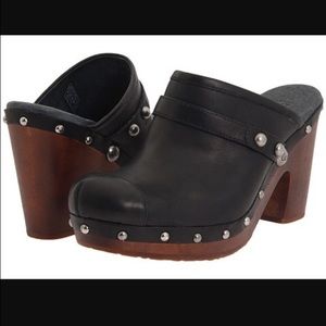black leather clog uggs