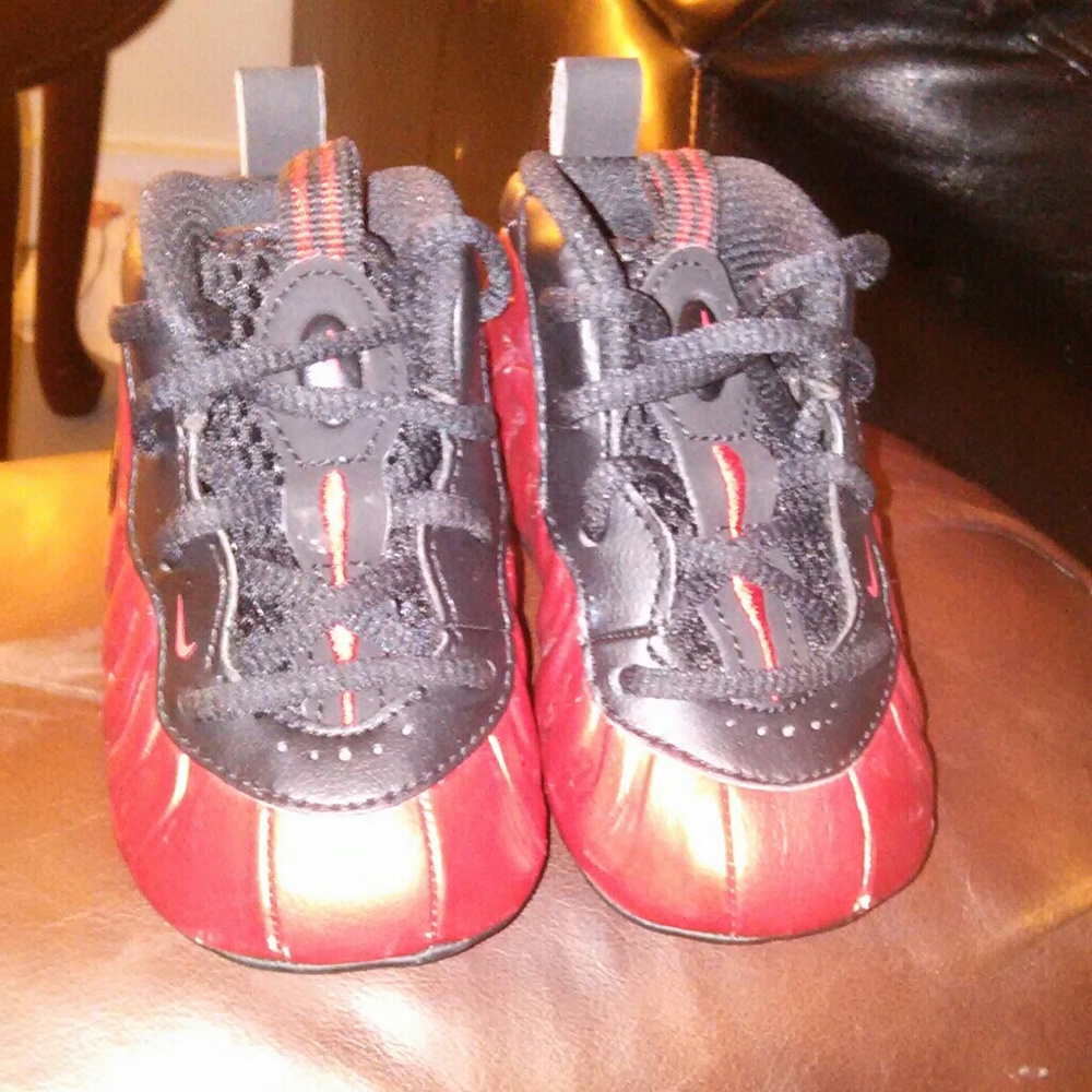 *SOLD* University red and black lil foams