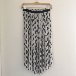 H&M feather print knee length skirt