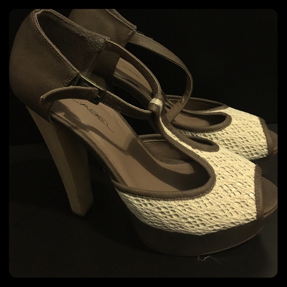 C. Label size 8 heels