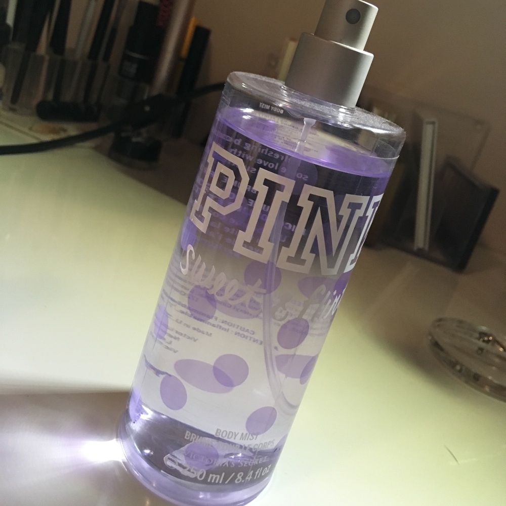 PINK body mist