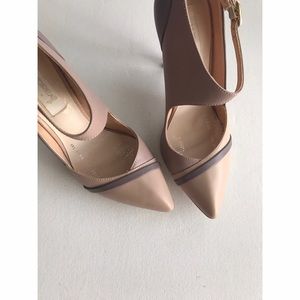 Nude heels with warm colors