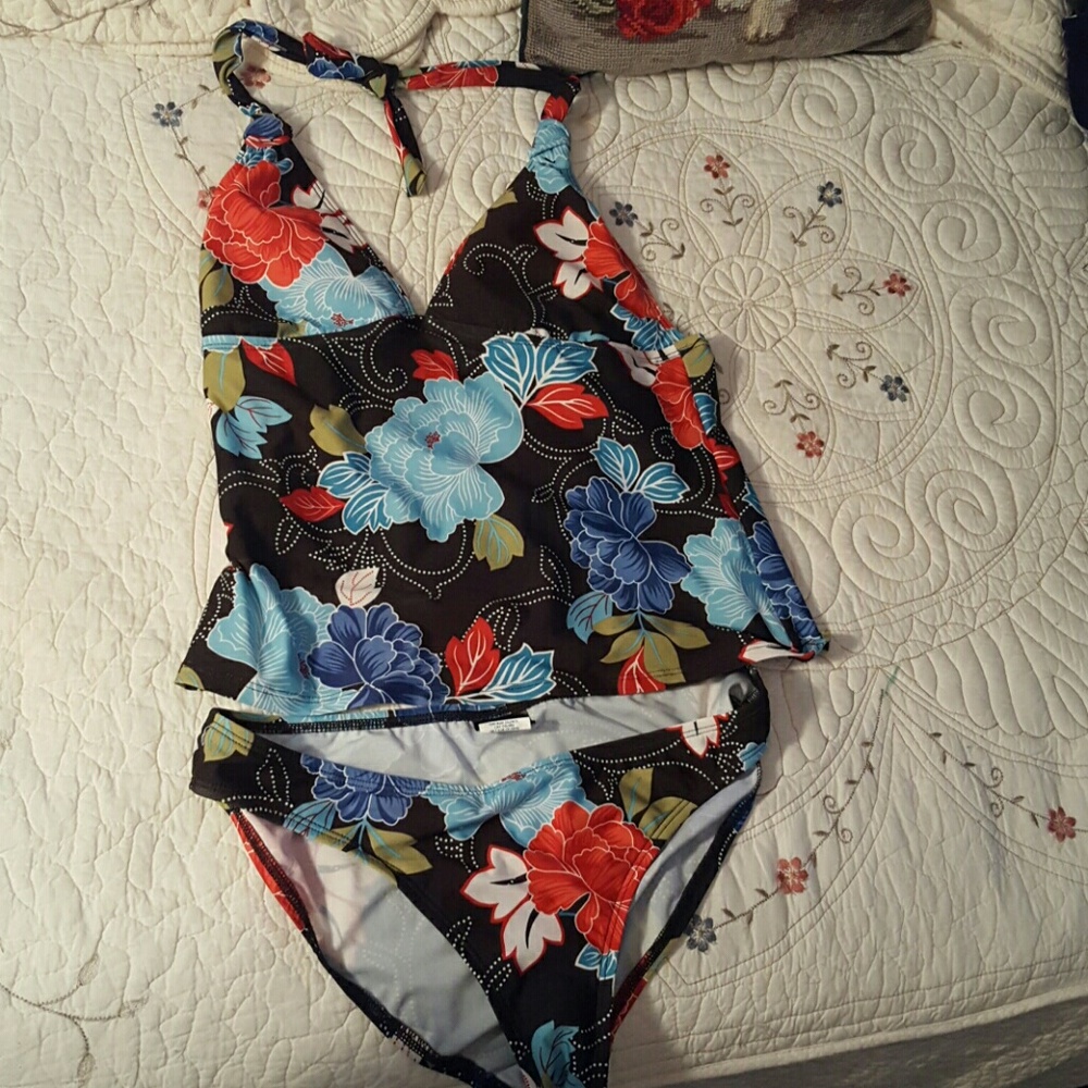 Daisy Fuentes tankini