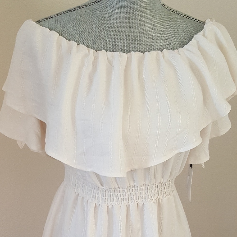 ❌SOLD❌ ASTR the Label off the shoulder dress