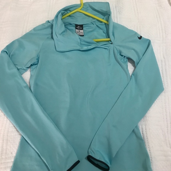 Nike Dri-Fit half zip up - Picture 2 of 4