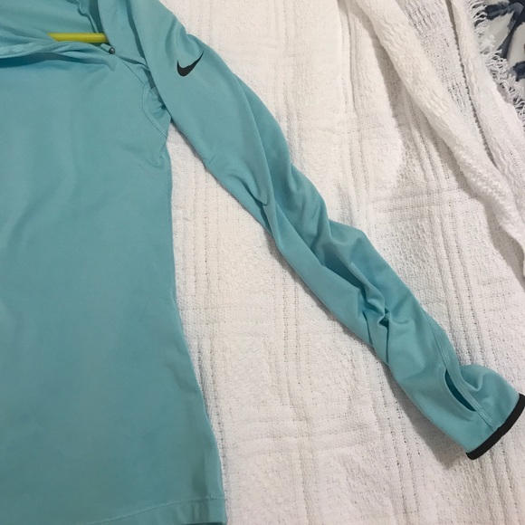 Nike Dri-Fit half zip up - Picture 4 of 4