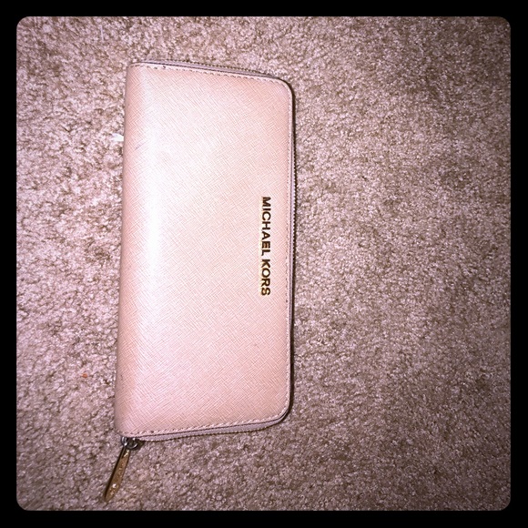 Michael Kors Handbags - Authentic🌟 Michael Kors wallet