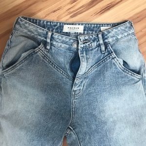 light wash mom jeans