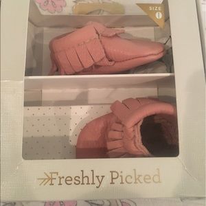 Like New Freshly Picked leather baby moccasins