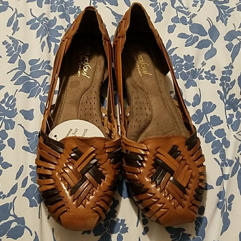 NWT Natural soul huarache type size 7 med