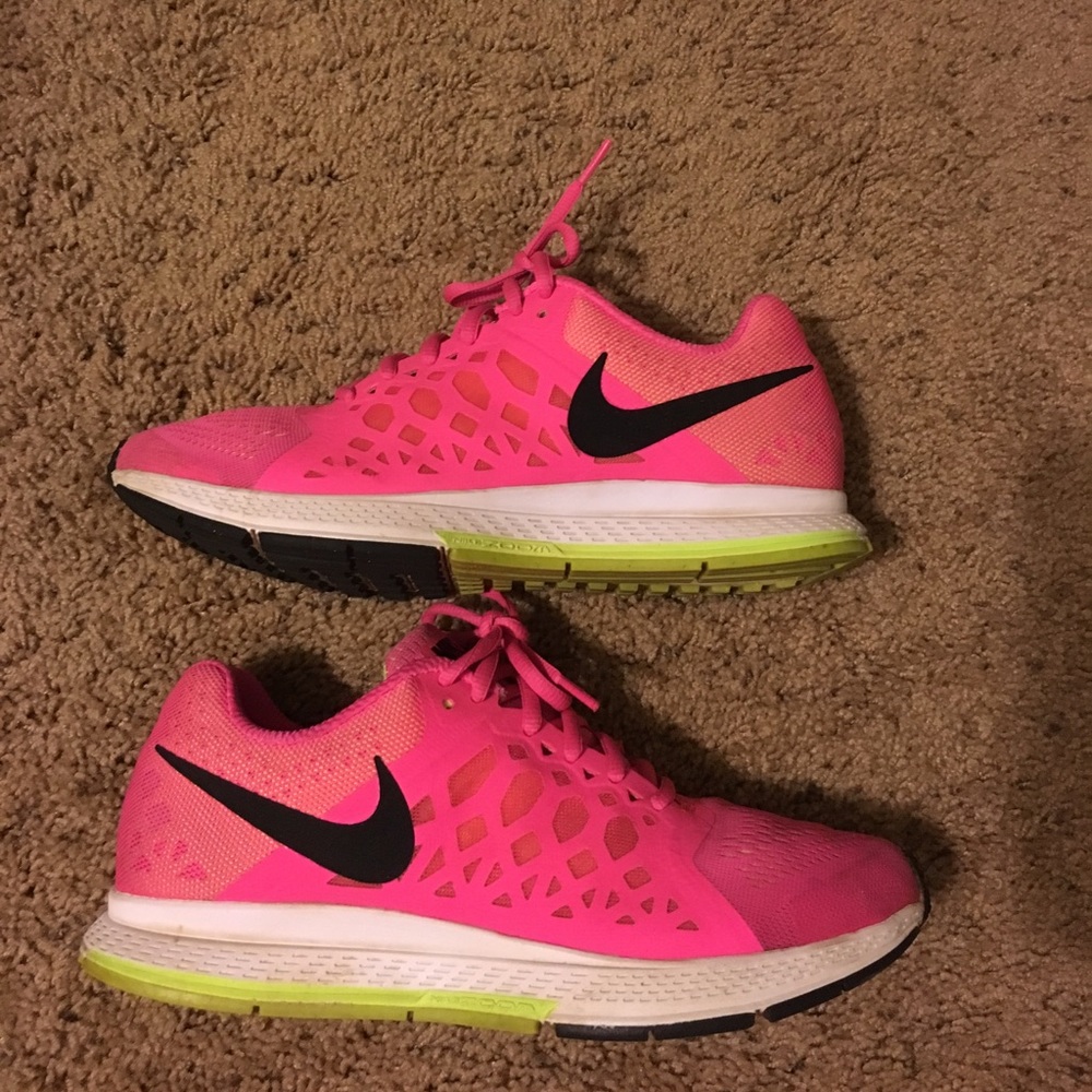 Nike Pegasus hot pink sneaker