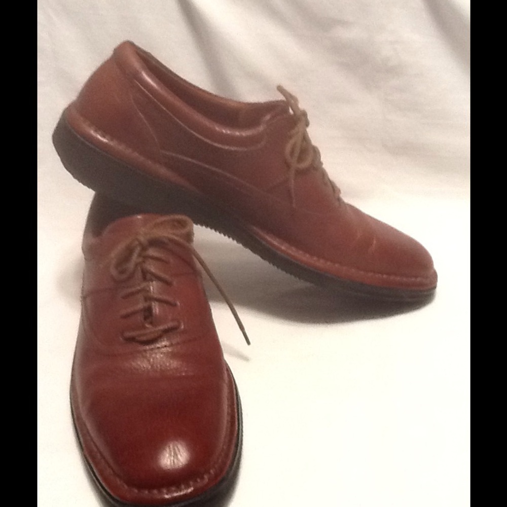E.T. Wright brown leather lace up shoe, size 12