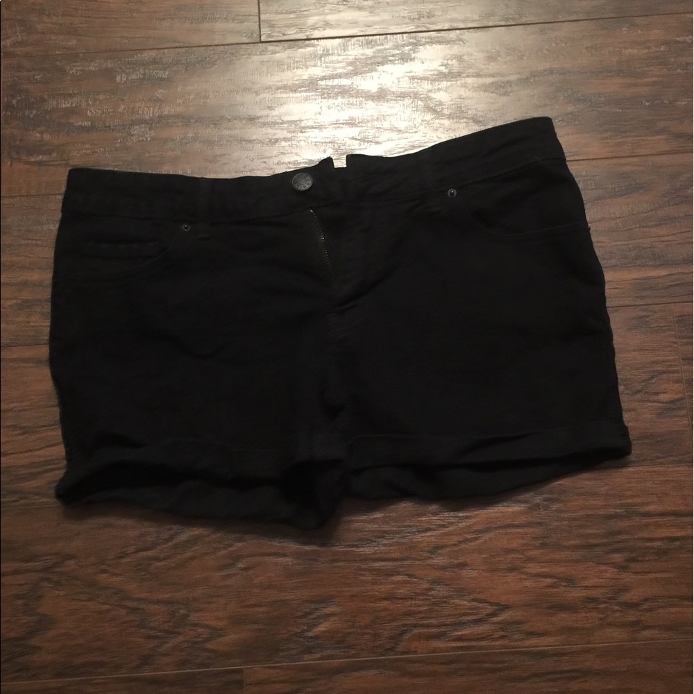 EUC BDG Urban Outfitters Alexa Black Shorts-30