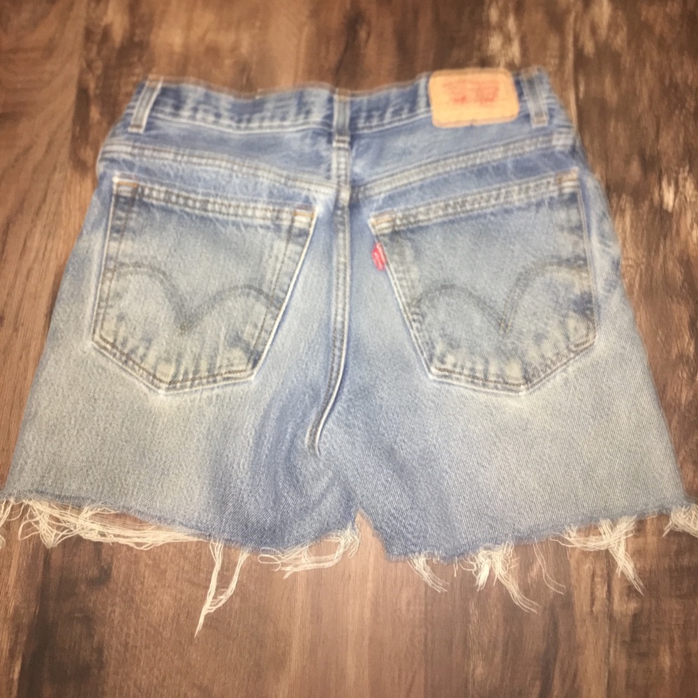 VINTAGE LEVIS SHORTs! - Picture 3 of 3