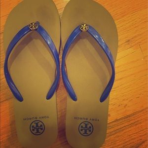 Tory burch flip flops size 9
