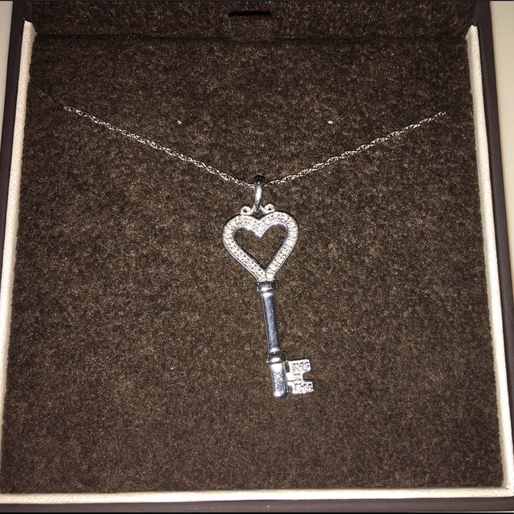 Jared's Diamond Key Necklace 1/15 ct tw Round-Cut