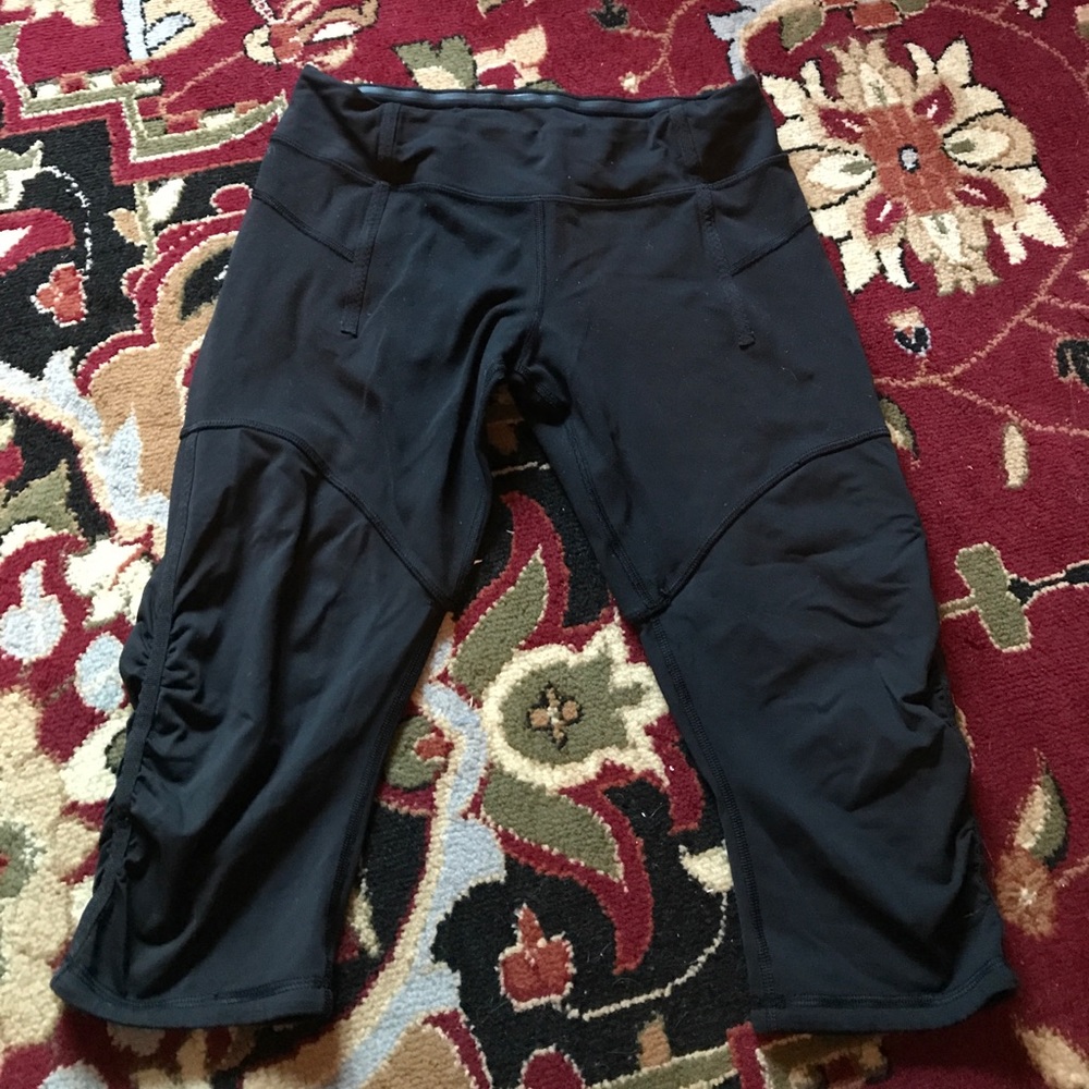 Lululemon running crops. Sz 6