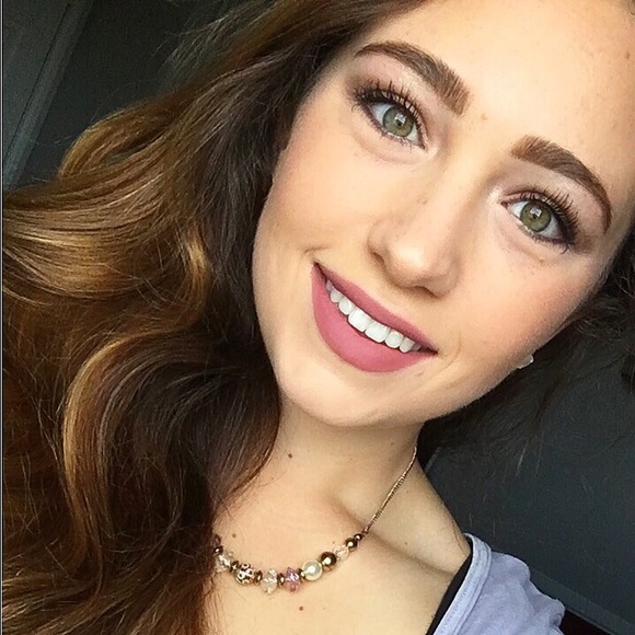 Meet your Posher, Caylie - Picture 1 of 1