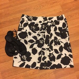 Skirt  black / blue/ white floral