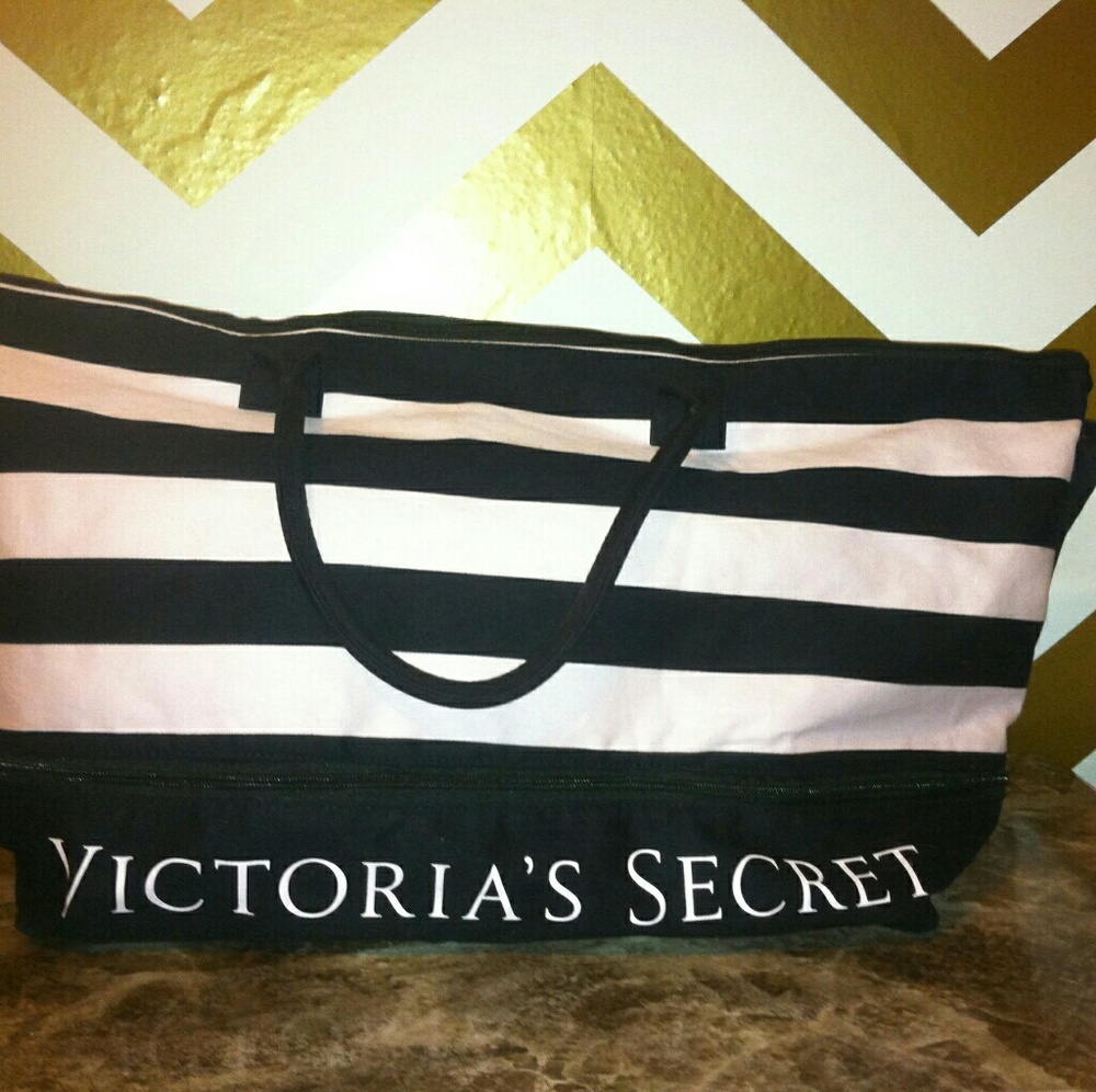 Victoria's secret overnight bag with extender P1
