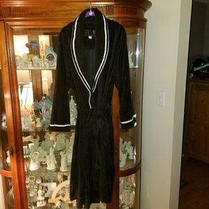 Woman's  Liz Claiborne Robe