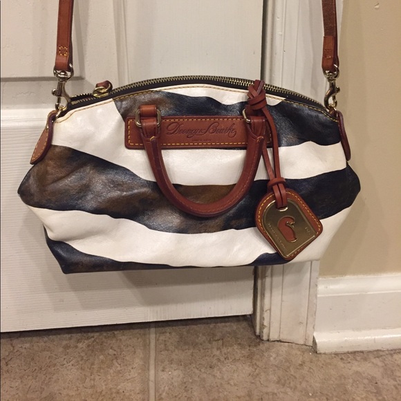 Dooney & Bourke Handbags - Dooney & Bourke Purse with dust bag