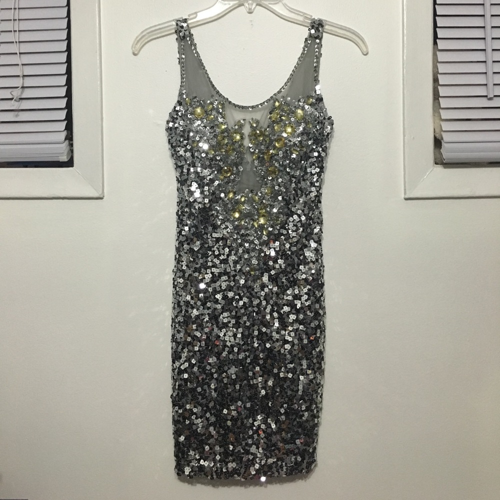 Dave and Johnny size 0 silver sequin dress