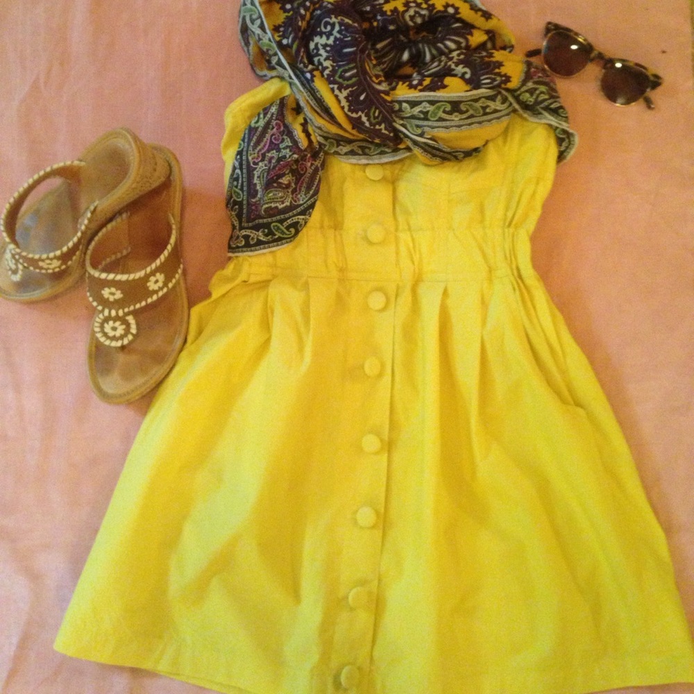 Forever 21 strapless yellow dress with buttons