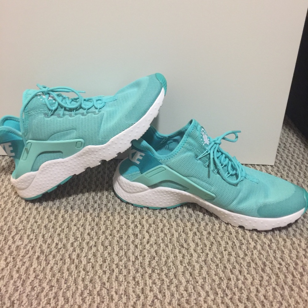 Nike women's blue air hurache