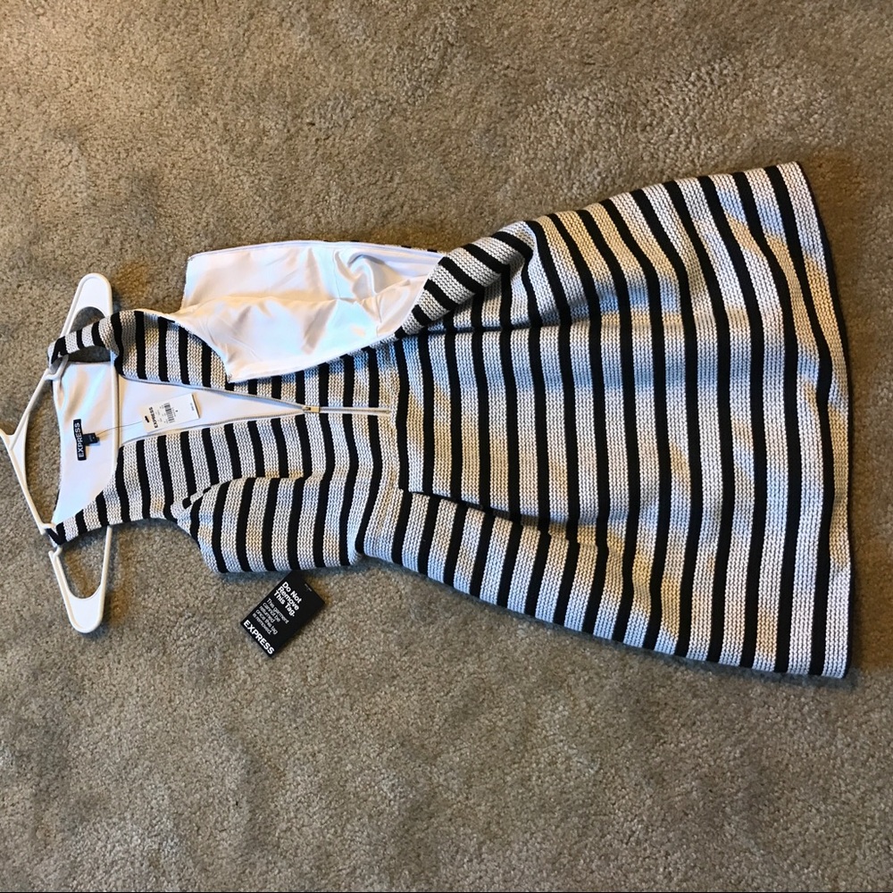 Dress - Picture 4 of 4