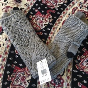 Brand New Volcom Long Mittens