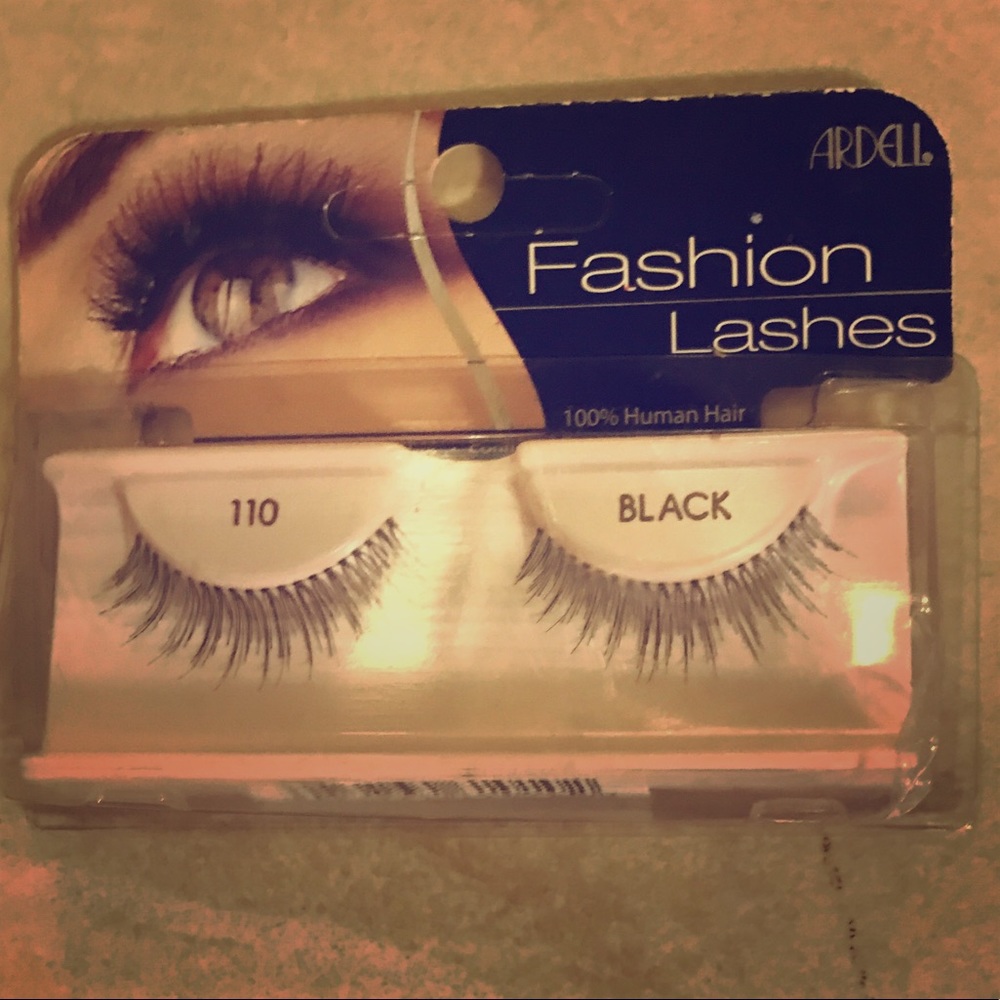 Fake eyelashes never opened 👀