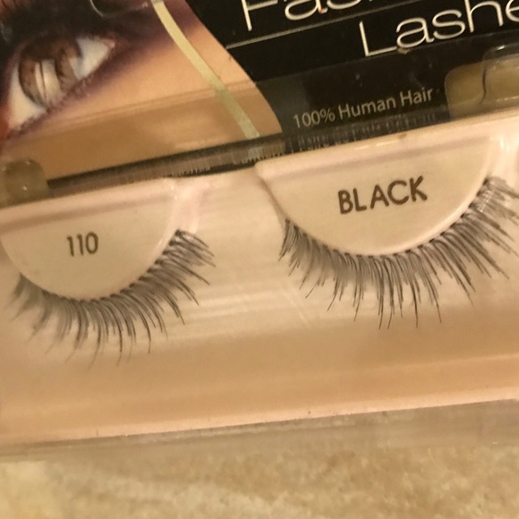 Fake eyelashes never opened 👀 - Picture 2 of 2