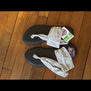 Sanuk yoga sling sandals size 7 NWT