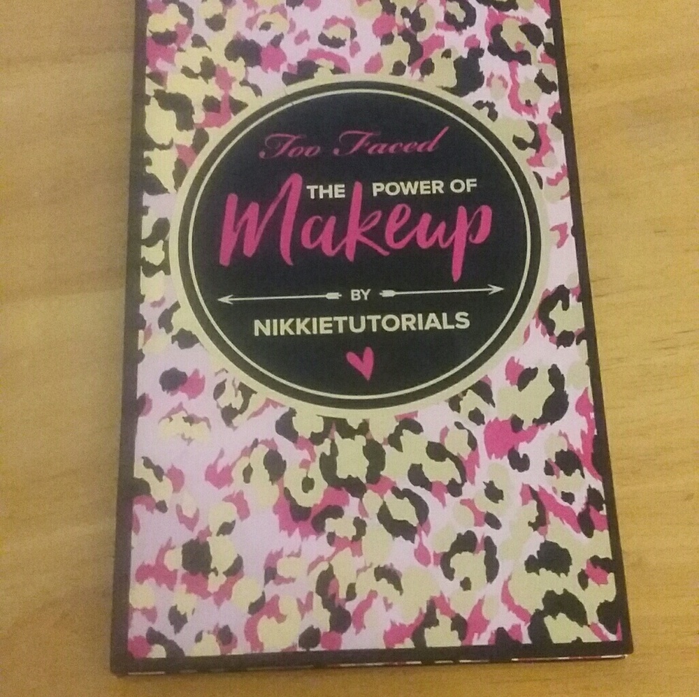 Nikkietutorials The Power of Makeup pallete