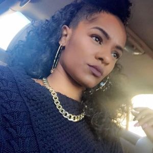 Meet your Posher, Kendra