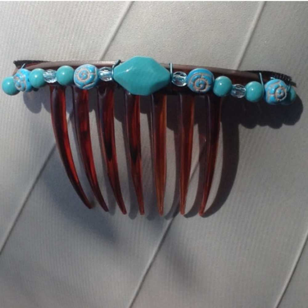 Turquoise-Beaded Decorative Hair Comb