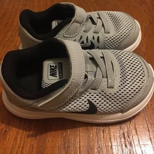NWOT Nike flex 2016. Boys/girls.