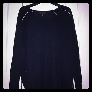 Dark blue boyfriend sweater with white piping