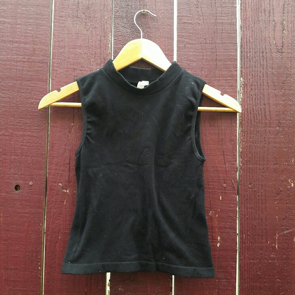 Black Muscle Tee Style Crop Top - Picture 3 of 3