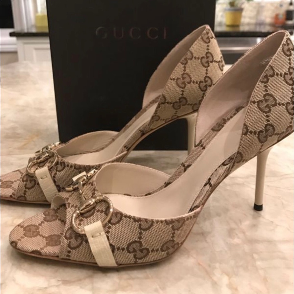 Never worn Gucci woman shoes size 9