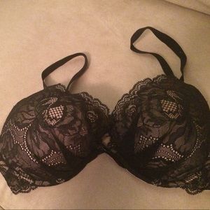 Black lace VS plunge bra