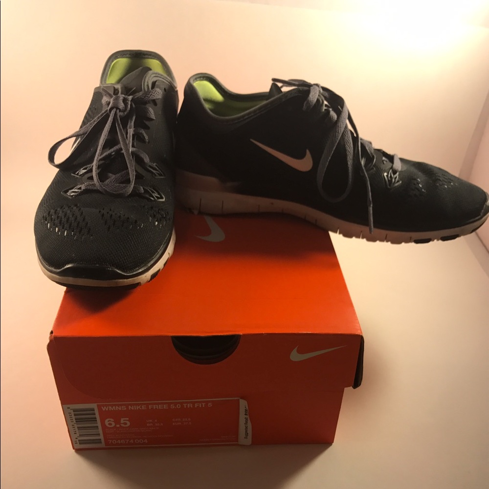 Barely Worn Nike Frees! - image 1