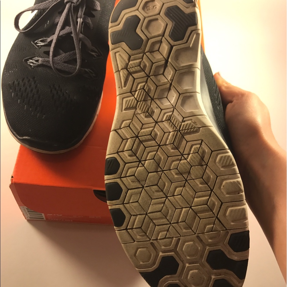 Barely Worn Nike Frees! - image 2