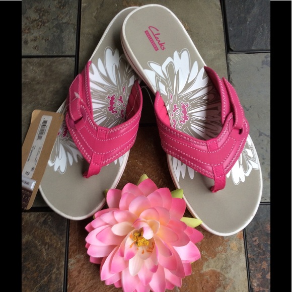 CLARKS Shoes - 🌺BRAND NEW COMFORTABLE CLARKS/ ADJUSTABLE STRAP