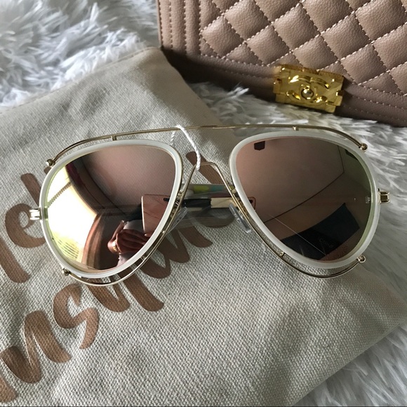 ✨New! Rosey Pink & White Mirror Aviator Sunnies - Picture 2 of 3