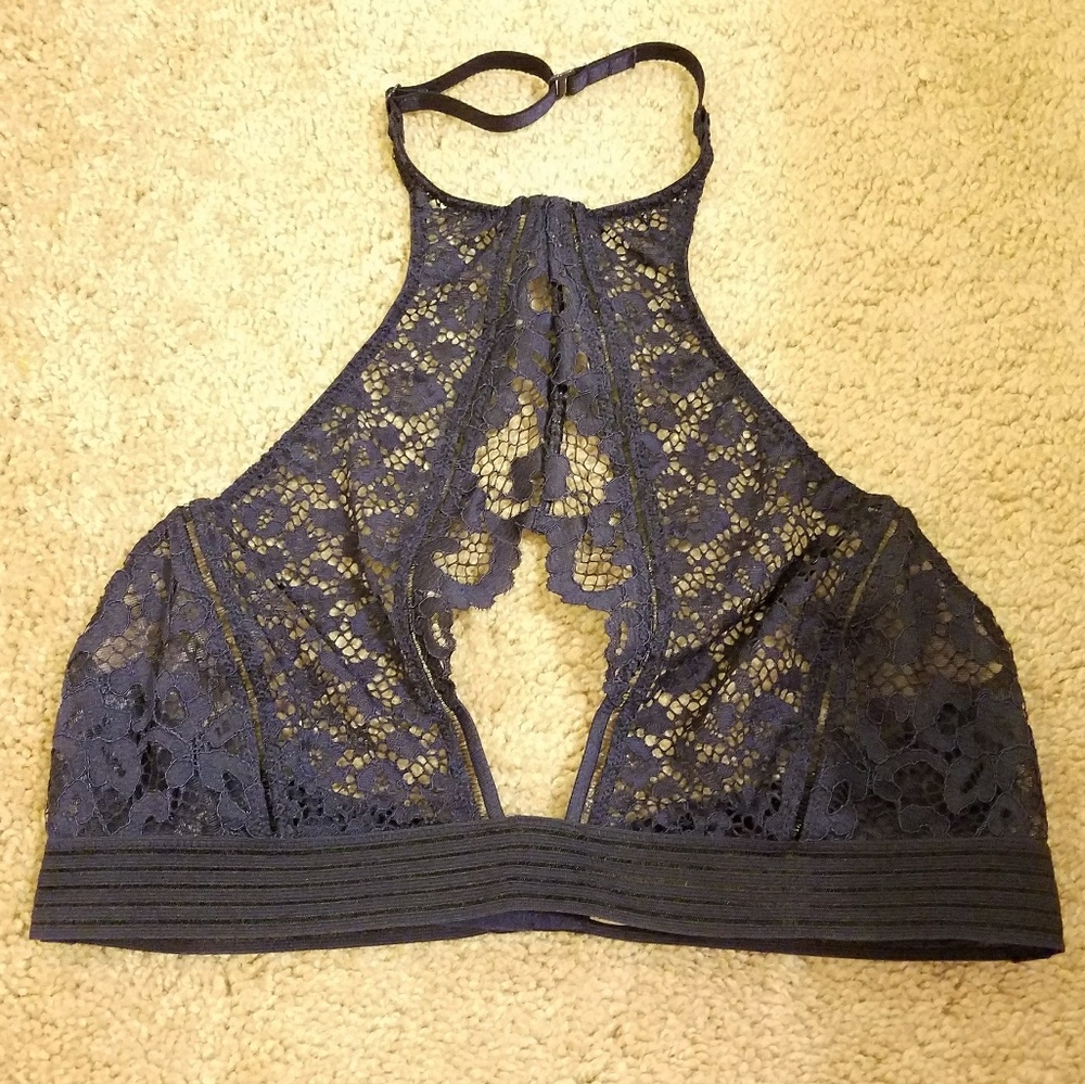 NEW Black VS Keyhole High-neck bralettes - Picture 4 of 4