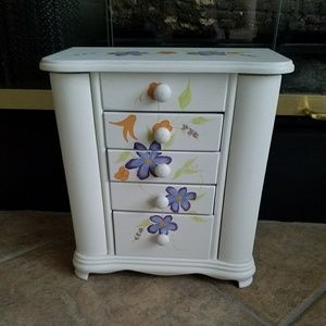 White flower jewelry box