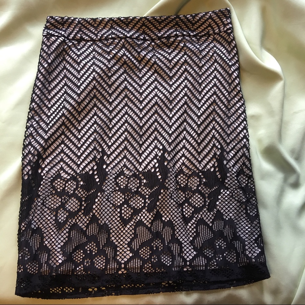 CLEAN OUT! Gone 9/8 Cato Lacey skirt